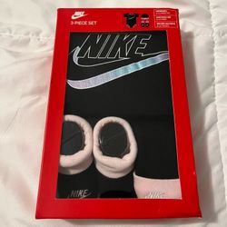 Nike 3 Piece Newborn Set