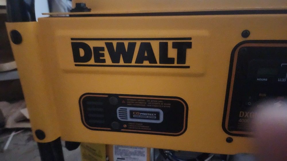 4000W DEWALT PORTABLE GENERATOR