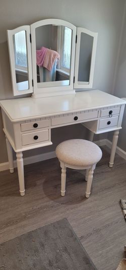 White Vanity Set