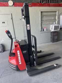 Forklift Stocker Raymond