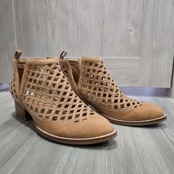 Awesome Ankle Boots Size 7 1/2 