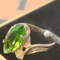 14kt Marquise Cut Green Gem Stone Ring