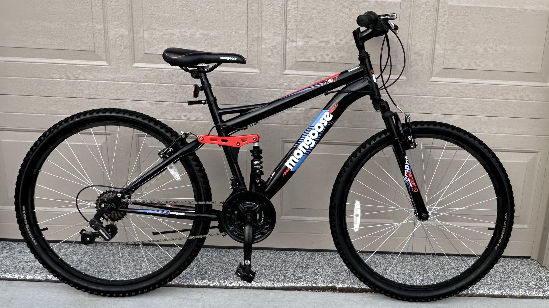 Mongoose Stand Off 21 speed Mountain bike - Like New