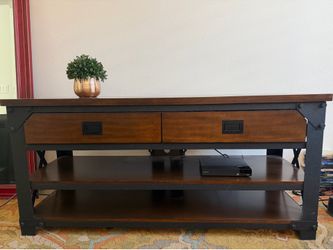 Bayside Industrial TV Stand with Universal TV Mount – Excellent Condition
