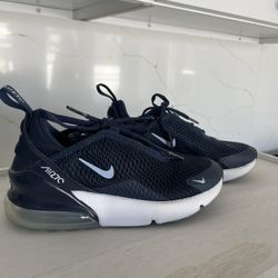 Nike Air Max shoes in blue color. Size is 1Y. In great condition. Pick up is Sun Valley, 91352