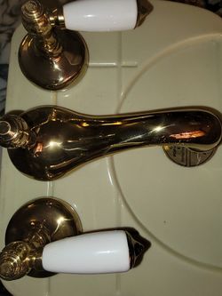 Solid Brass BATHROOM FAUCET New Unopened