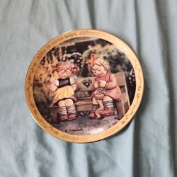 Sisters Plate MJHummel Always Close Plate