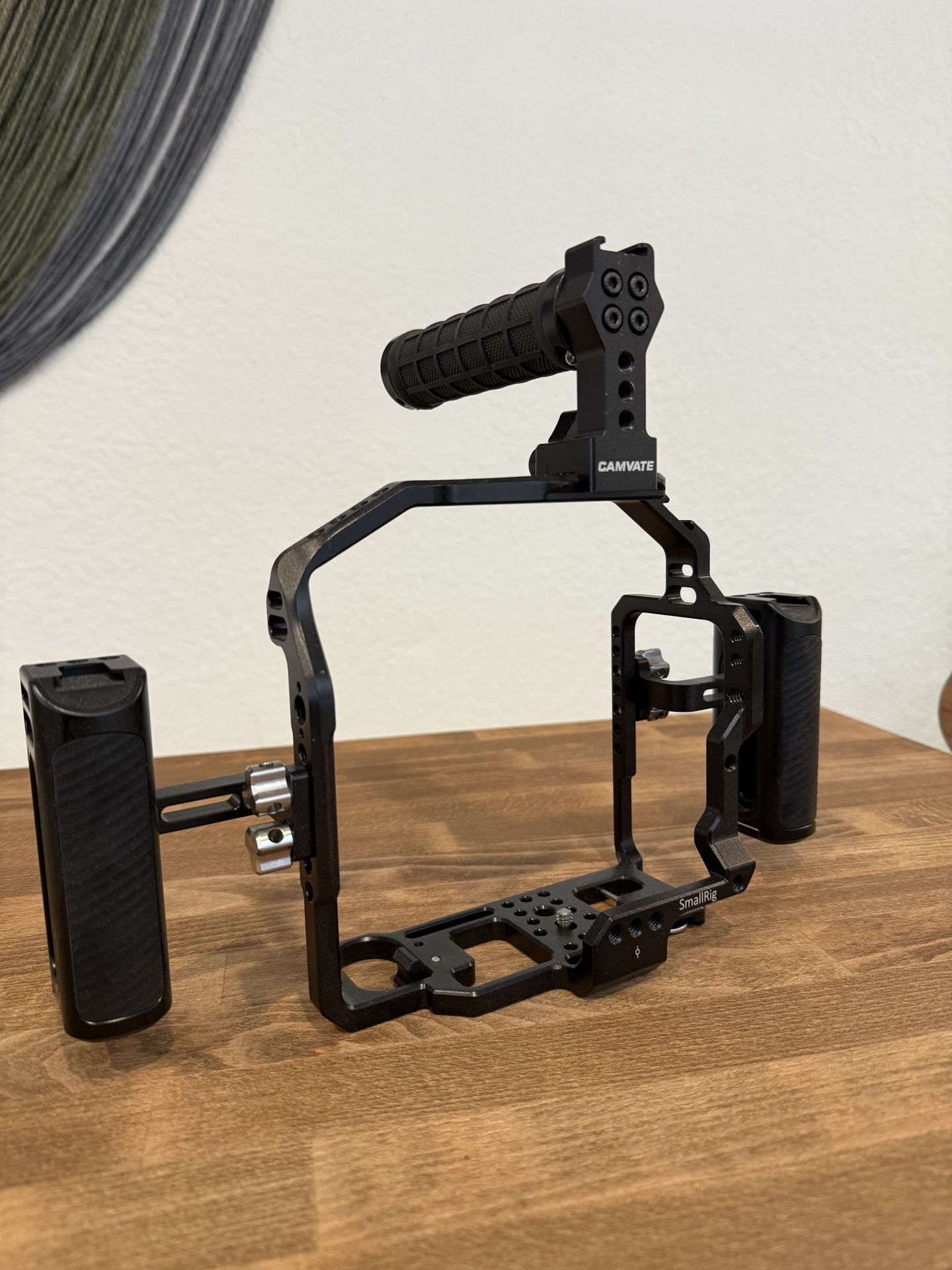 Canon 1DX iii cage, with side handles and top handle.