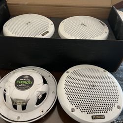 (4) 2-way Marine Speakers With MS-RA55 Stereo