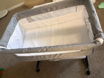 New Crib bassinet, pick up asap
