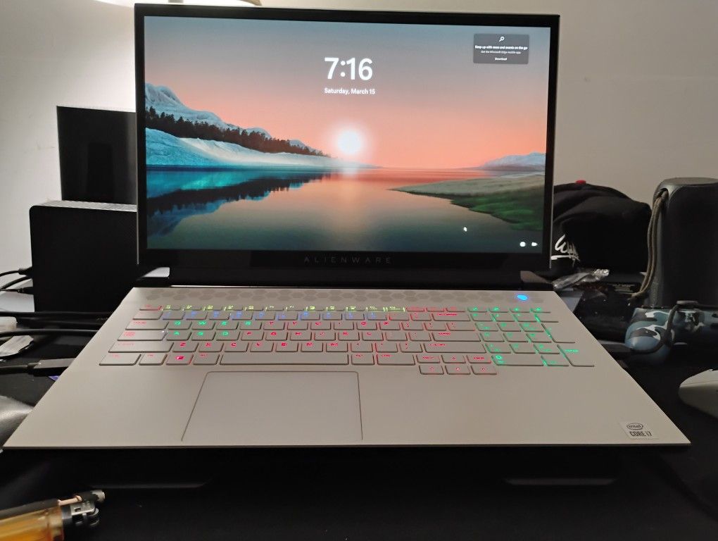 Alienware m17 R4
17