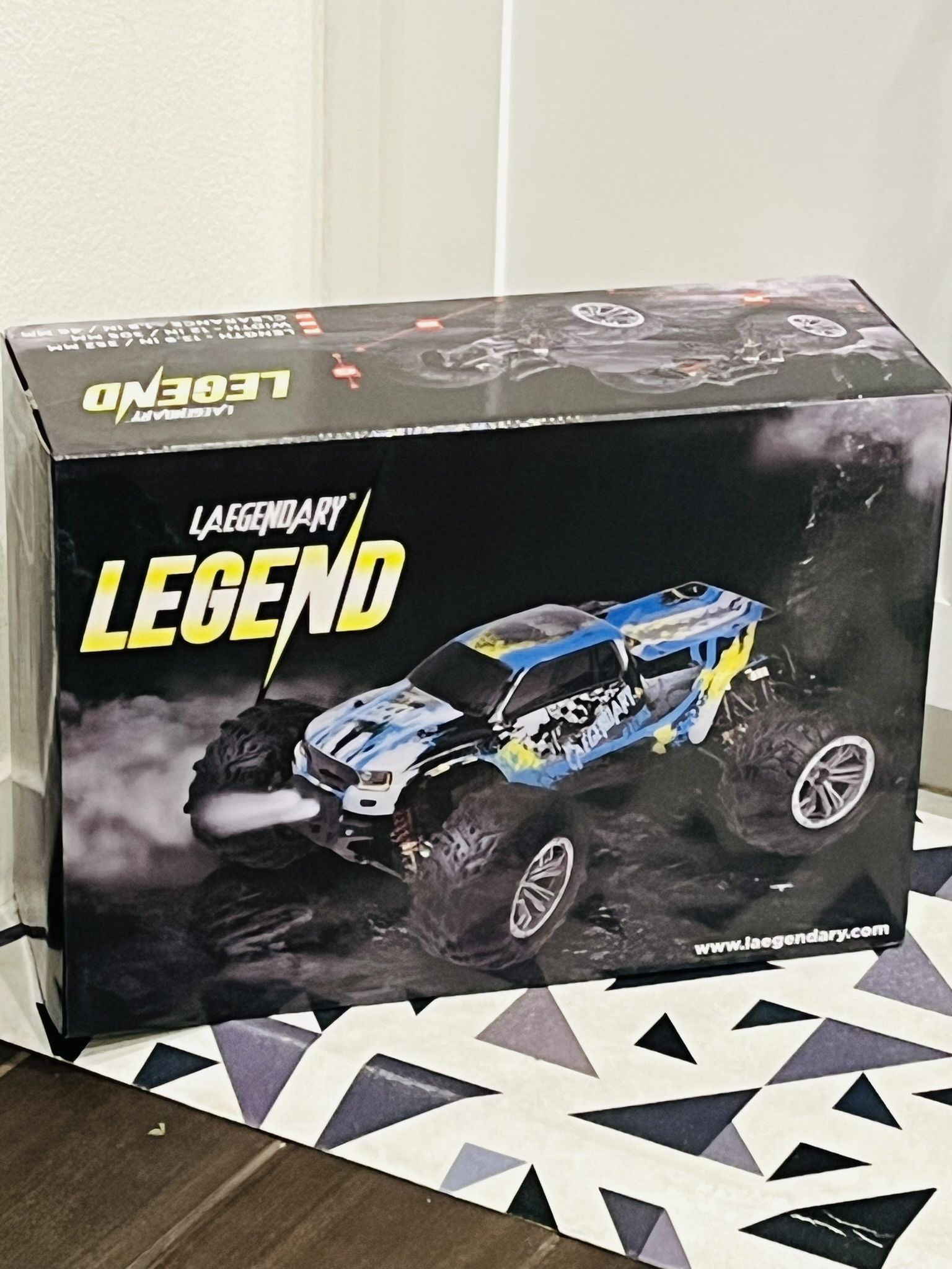 Brand New N Sealed Extremely Powerful 1:10 Scale Laegendary Monster Truck