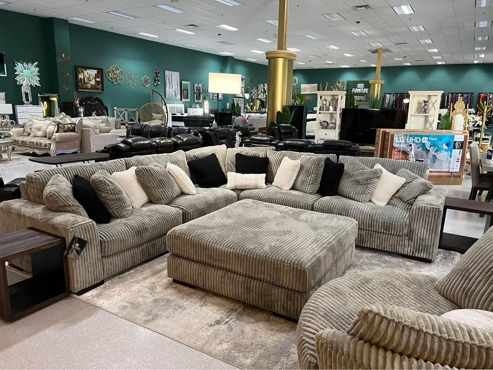 New 🎉🌲$20 Down Payment Finance 🌲🎉Lindyn Gray 5 Piece Velvet Sectional and Ottoman