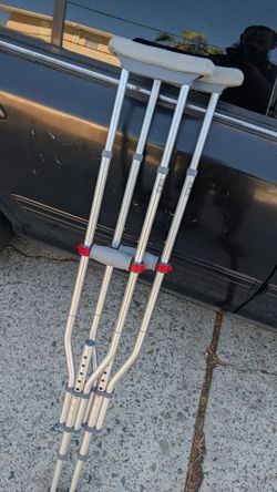 adjustable crutches in good shape clean crutch pair ready to use