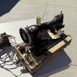  Vintage Singer Sewing Machine