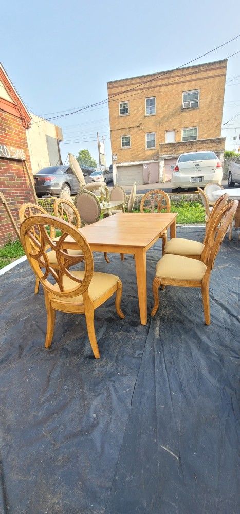 Beautiful Solid Dining Table Set