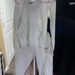 White Nike Set 