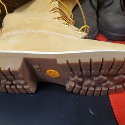LIKE NEW TIMBERLANDS BOOTS WITH BROWN LEATHER TOP SIZE 7M 