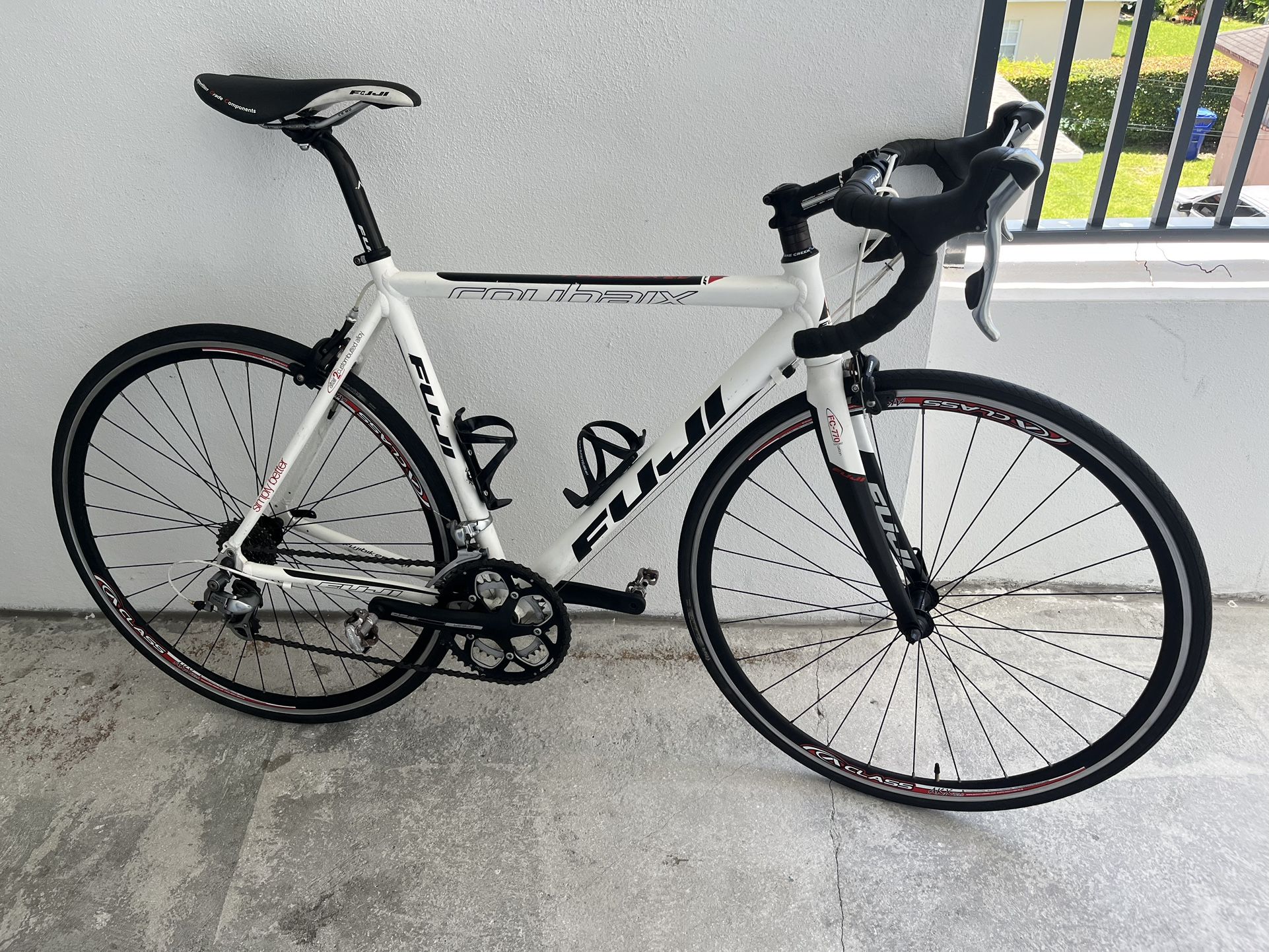 Fuji Roubaix 2.0 54cm Road Bike for Sale in Miami, FL - OfferUp