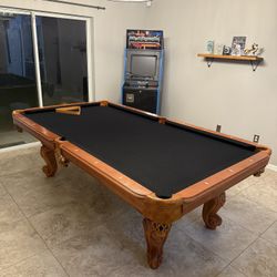 Pool table (8 Ft)