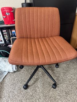 Wide office chair to sit with legs crossed