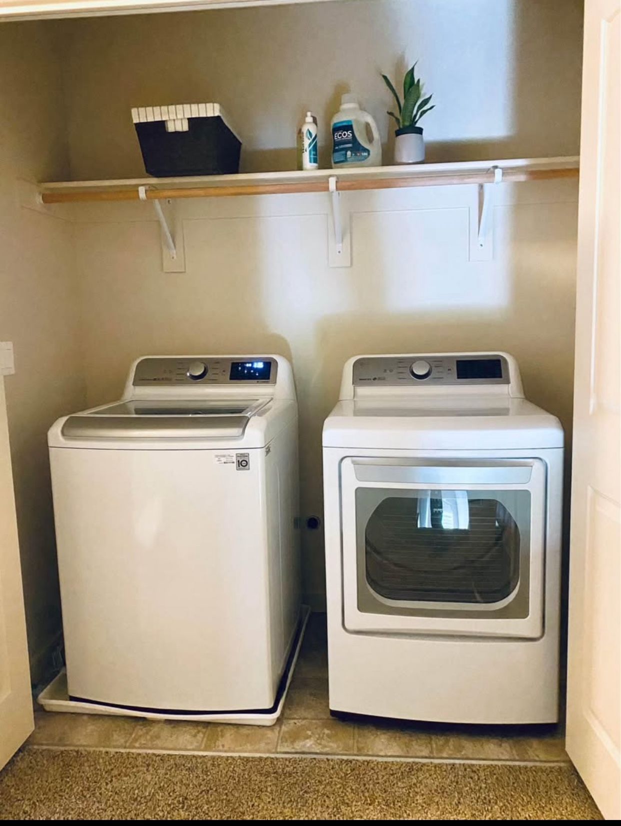 LG - 5.0 Cu. Ft. High-Efficiency Smart Top-Load Washer with TurboWash3D Technology - White