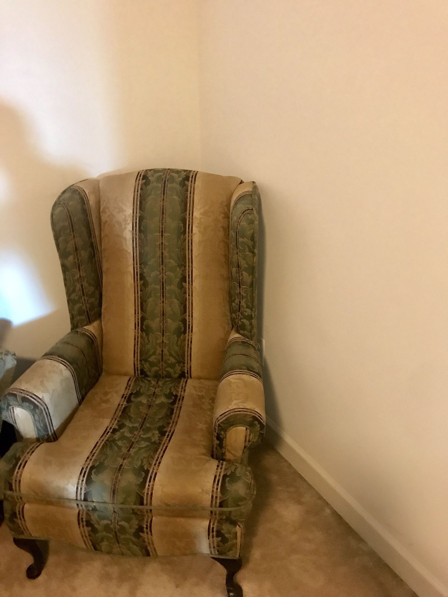 Furniture / accent chair.