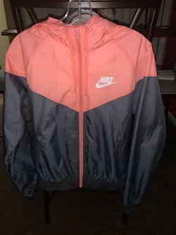 Nike Windrunner Jacket✔️(women’s)