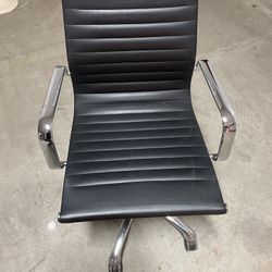 LEATHER BLACK OFFICE CHAIR - NEW