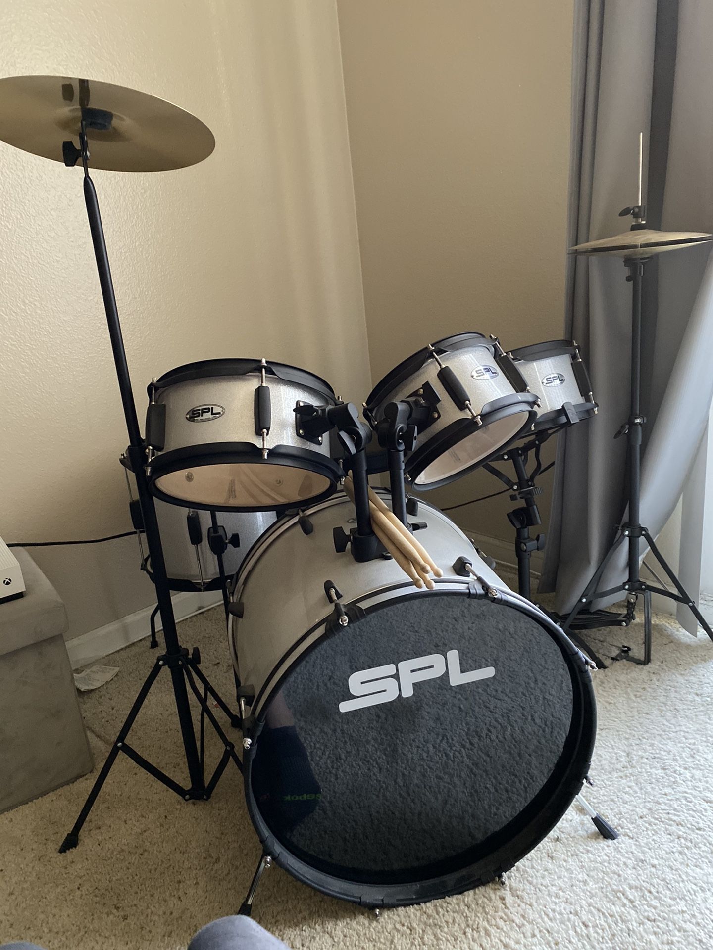 SPL sound percussion labs kicker pro 5 piece drum set with stands cymbals and throne silver metallic glitter.