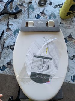 Elongated White Toilet Seat With Lid
