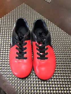 Soccer shoes