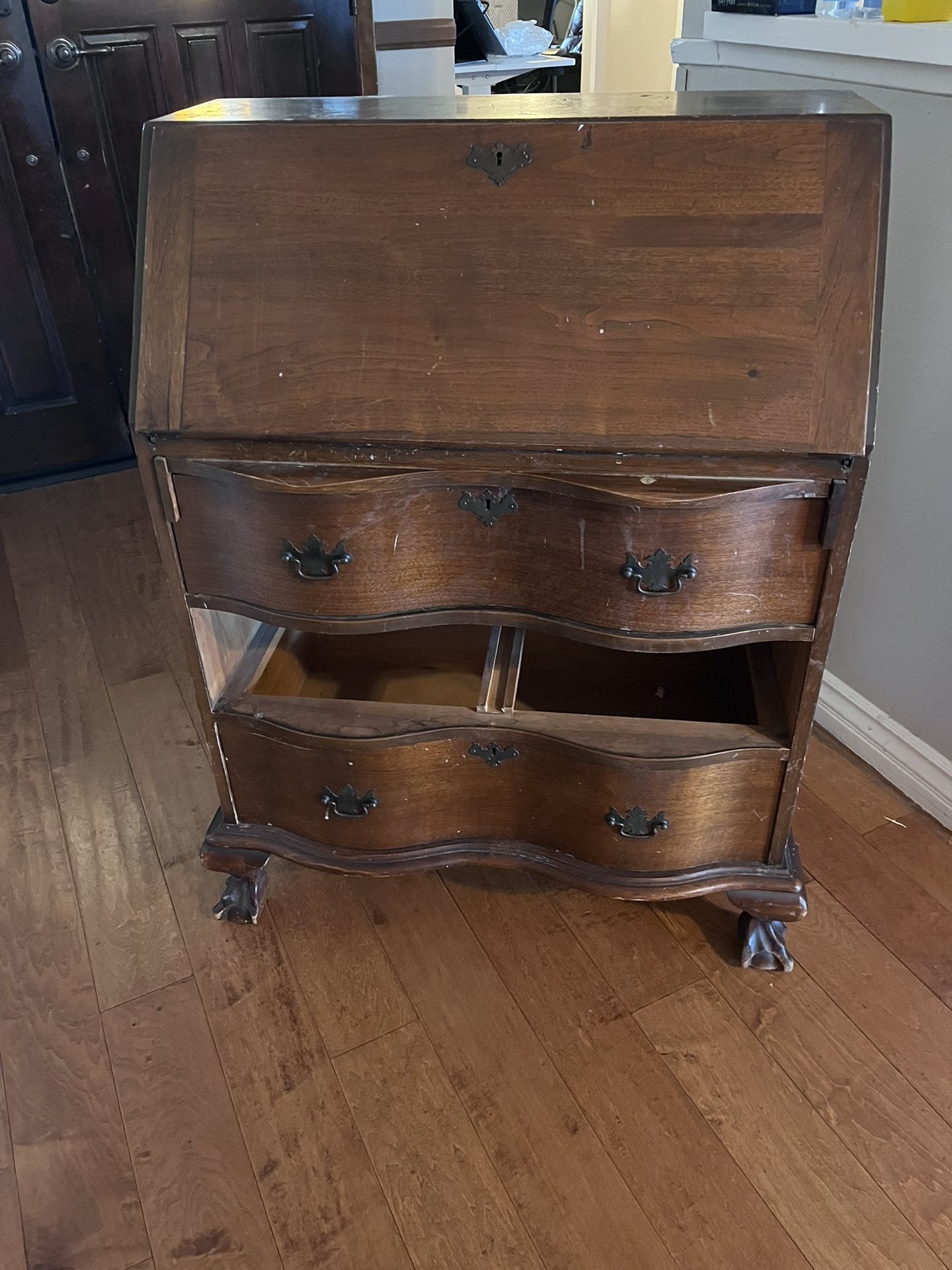 Entry Table Desk