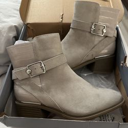 Liz Claiborne Chelsea Boots, Size 7W, New In Box