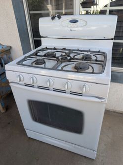 Maytag gas oven, white, convection