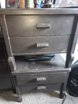 2 Nightstands