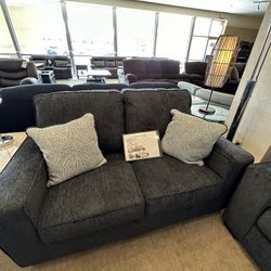 Altari Loveseat