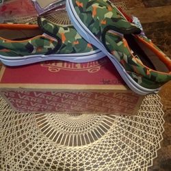 Kids Vans Size 2y In Box $40