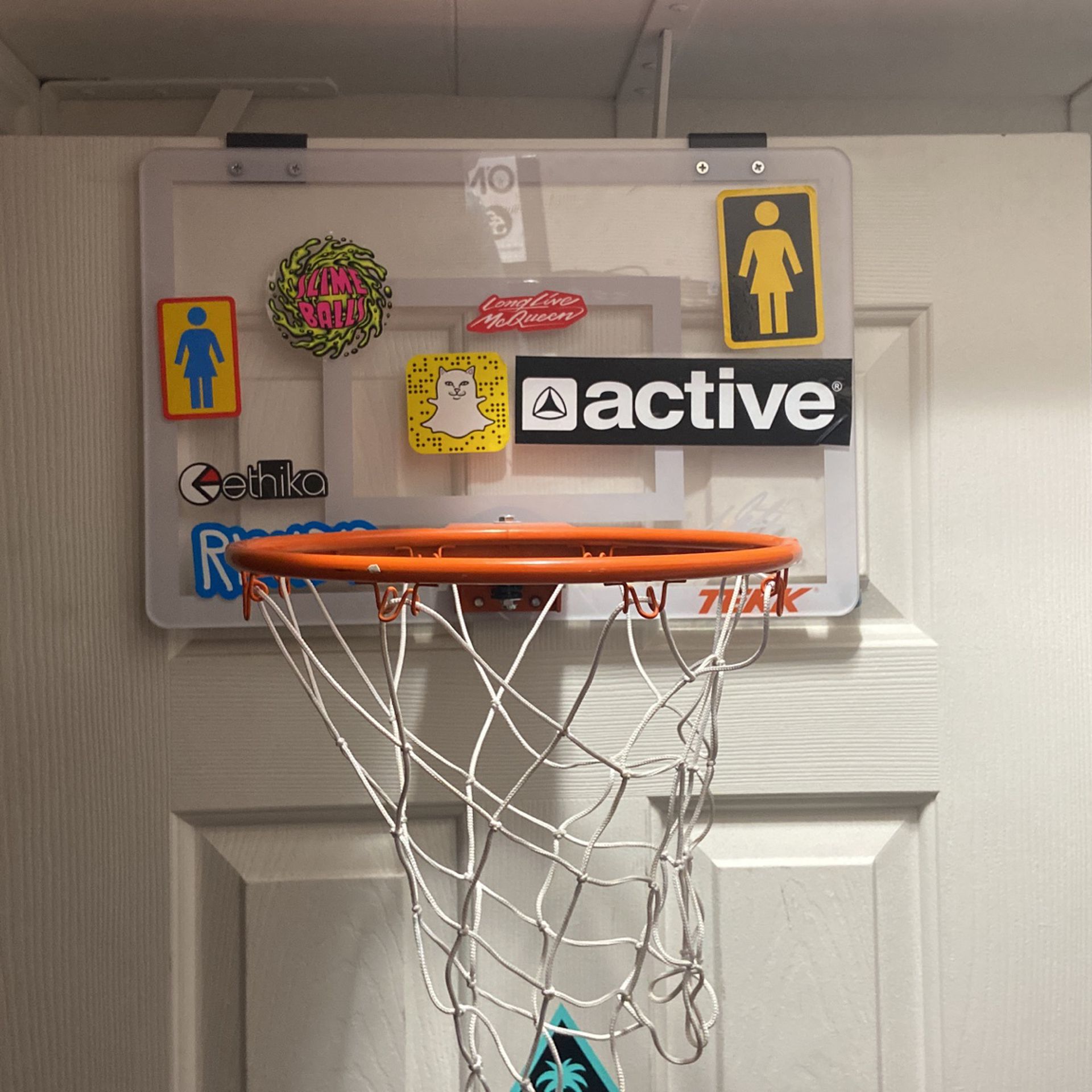 Mini basketball hoop