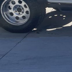 37 " Nitto On 20" X 10 Alloys Alcoa Style Rims