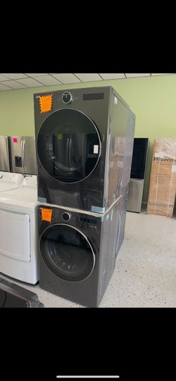 LG Front Load Washer & Gas Dryer SET – TurboWash & TurboSteam in Black Steel – LESS THAN HALF PRICE! 