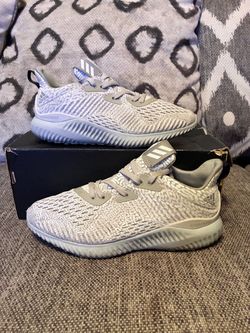 Womans Adidas Alpha Bounce Sneakers Size 5.5