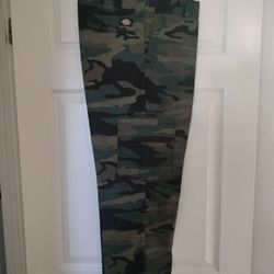 Dickies Camo Pants (34 x 30)