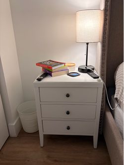 NIGHT STANDS