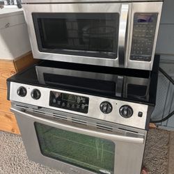 Whirlpool Stove And Microwave 
