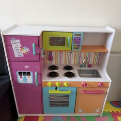 Kidkraft Deluxe Big and Bright Play Kitchen Kids Toy