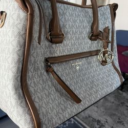 Michael Kors Medium Satchel 
