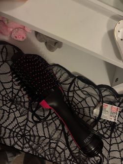 Revlon blowout brush pink