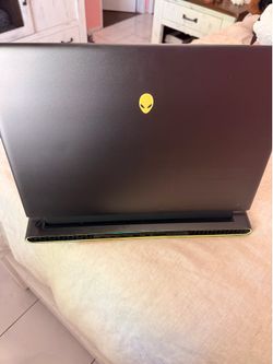 Alienware M18 R1 RTX 4070 i7