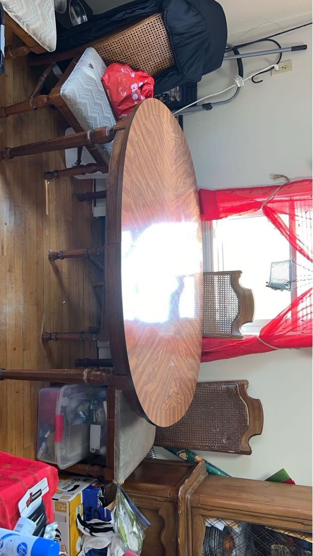 Antique Kitchen Table / Pull Out Leaf 